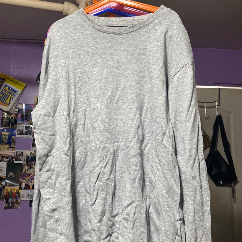 plain gray uniqlo shirt